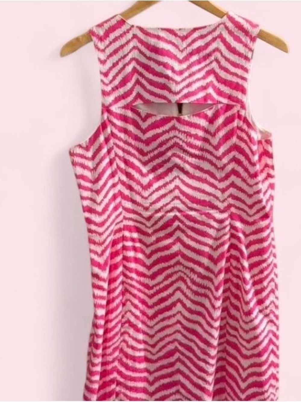 Lilly Pulitzer Size 12 Pink Chevron Front Zipper Keyhole Cutout Shift Dress - Picture 2 of 5